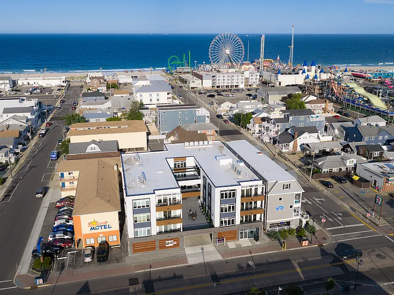 1010 Boulevard 2 #C — Photo 1