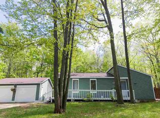 1922 Penbroke Dr, Traverse City, MI 49696