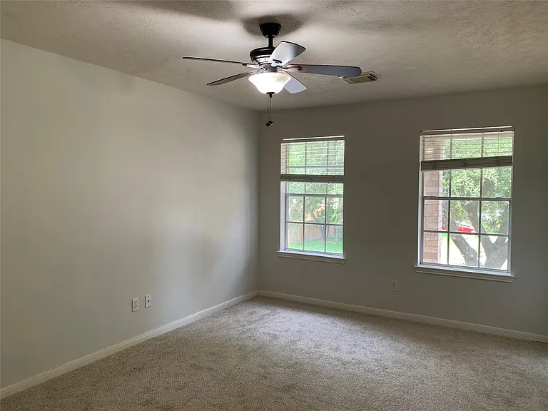 20703 Riviere Ln — Photo 33