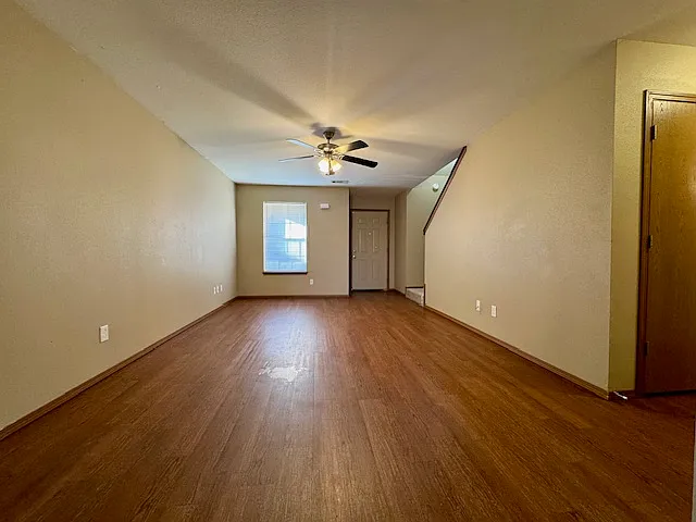 4204 SW Chapelstone Ave - 2 — Photo 4