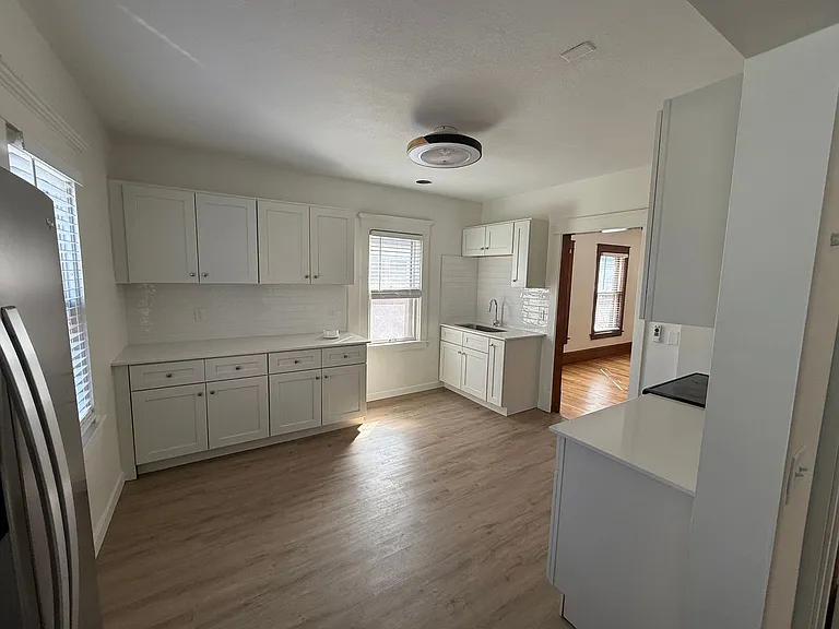 3145 Pleasant Ave — Photo 4