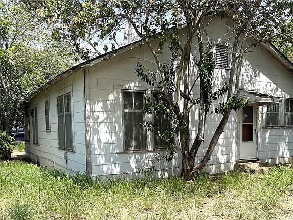 2nd image of 119 Pine St