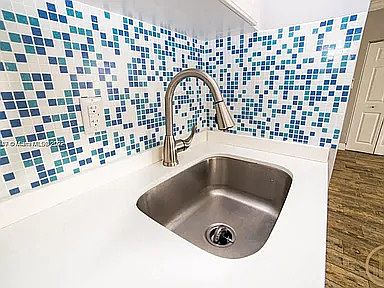 5th image of 53 NE 49th St #St53-1