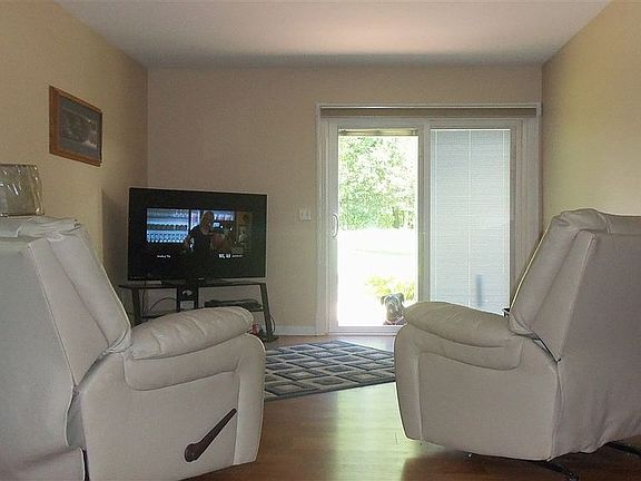 4th image of 7869 Silsby Dr