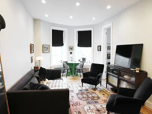 Rented by MNS | media 10