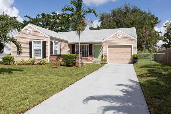 Home For Sale In Waterchase