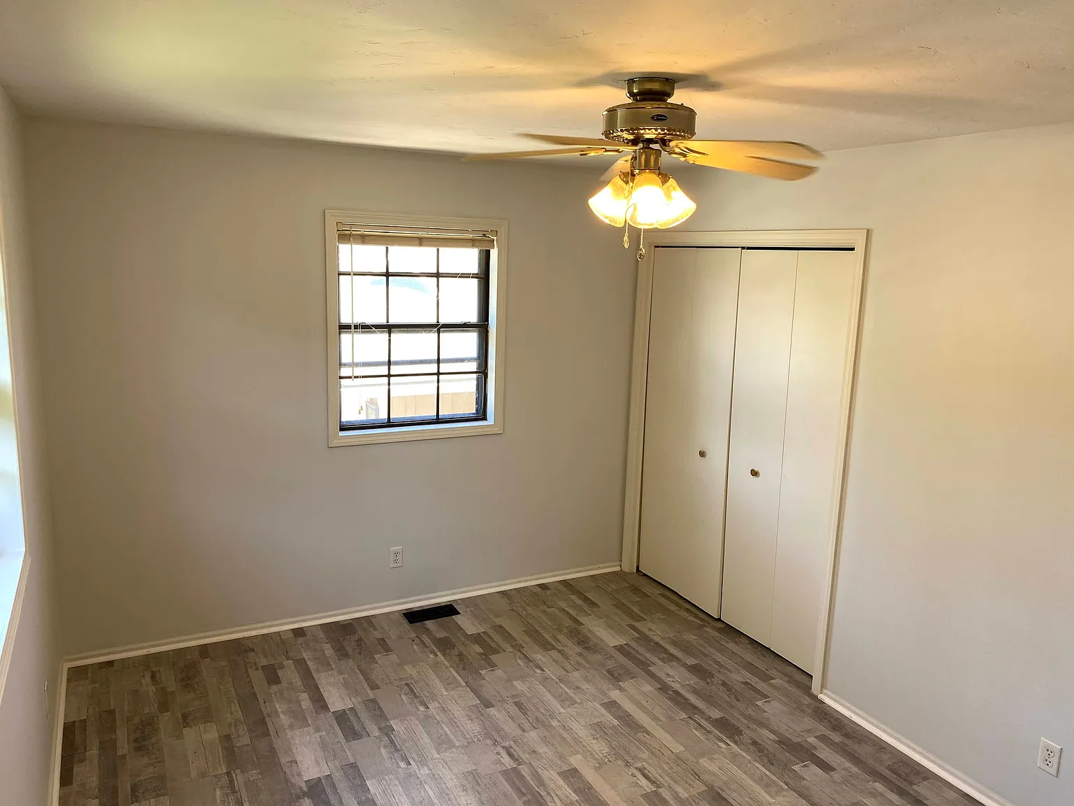 2 bed, 1.5 bath, 1040 sqft, $1,190 — Photo 2