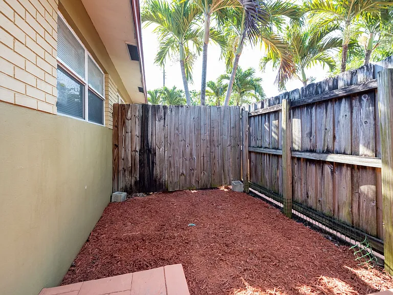 1146 NE 3rd Ave — Photo 4