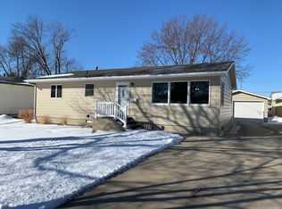 1445 Arizona Ave SW, Huron, SD 57350