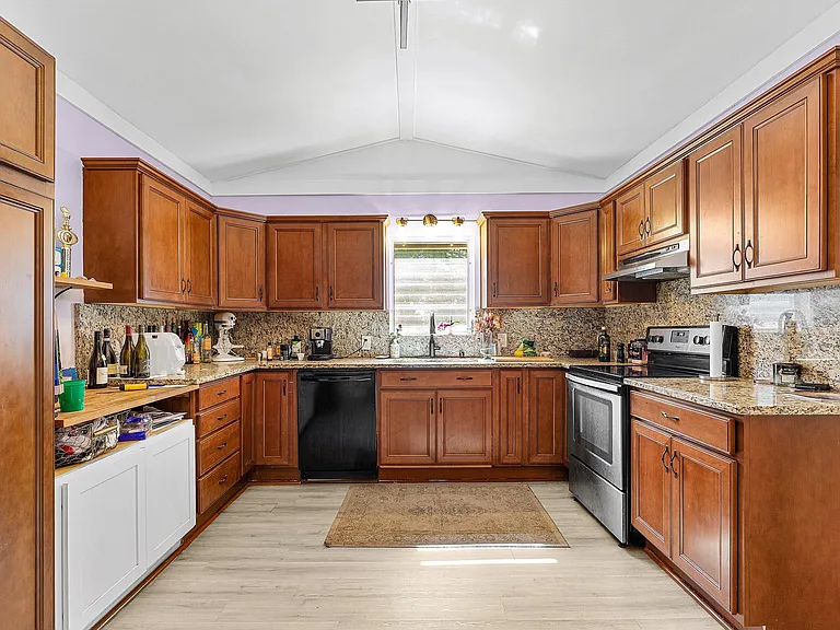110 Wilson Rd — Photo 9
