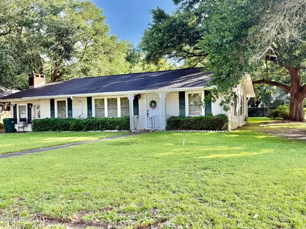 4425 Oak Ave, Moss Point, MS 39563