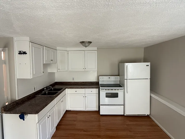 165 Main St #6 — Photo 1