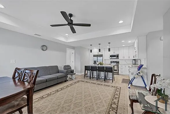 3 bed, 1234 sqft, $2,050 — Photo 2