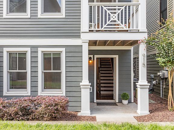 4th image of 915 Islander Way #44