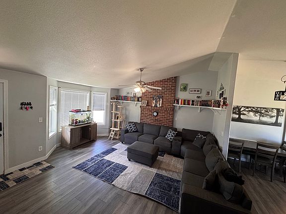 3rd image of 107 S Pine Dr