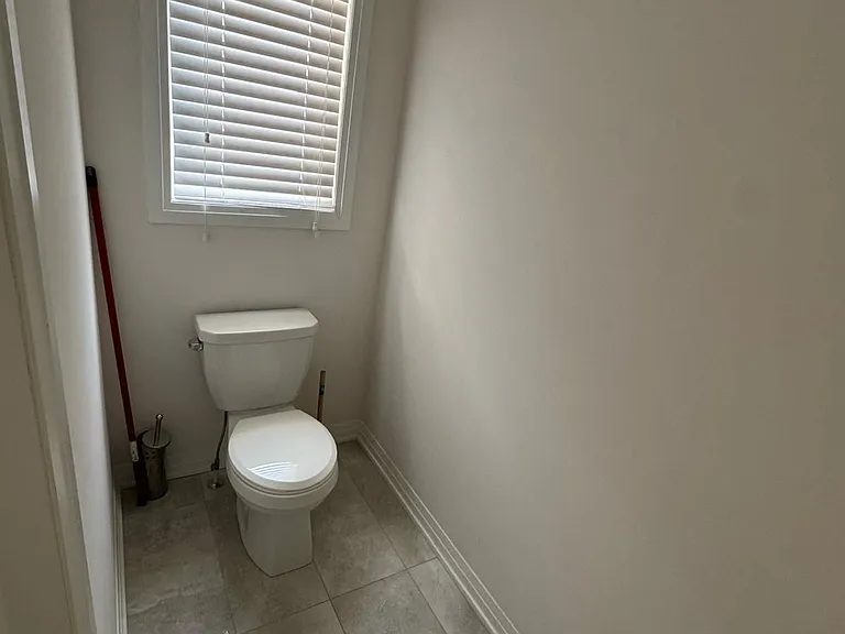 42 Ambereen Pl E — Photo 8