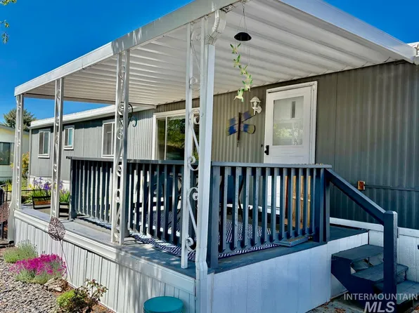 5573 Fairfax Ln, Garden City, ID 83714