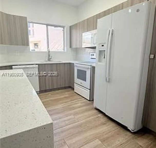 15825 SW 11th St #Townhouse 15825 — Photo 9