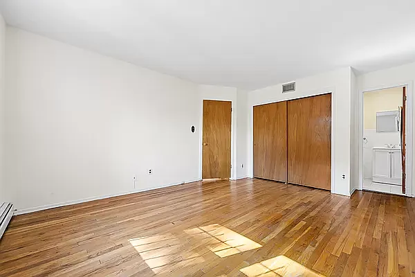 175-32 Devonshire Rd #1 — Photo 5