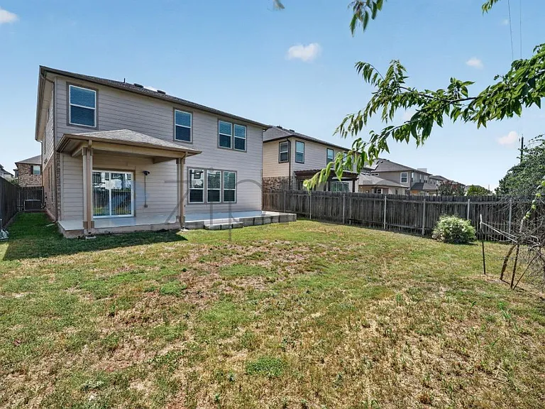 536 Ayinger Ln — Photo 35