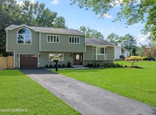 8 Chesapeake Rd, Manalapan, NJ 07726