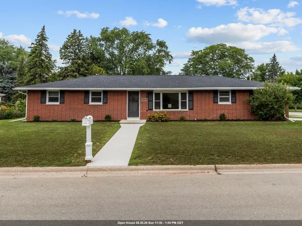 1520 Careful Dr, Green Bay, WI 54304