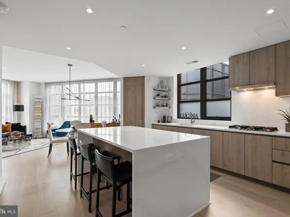 1201 N Royal St #201, Alexandria, VA 22314