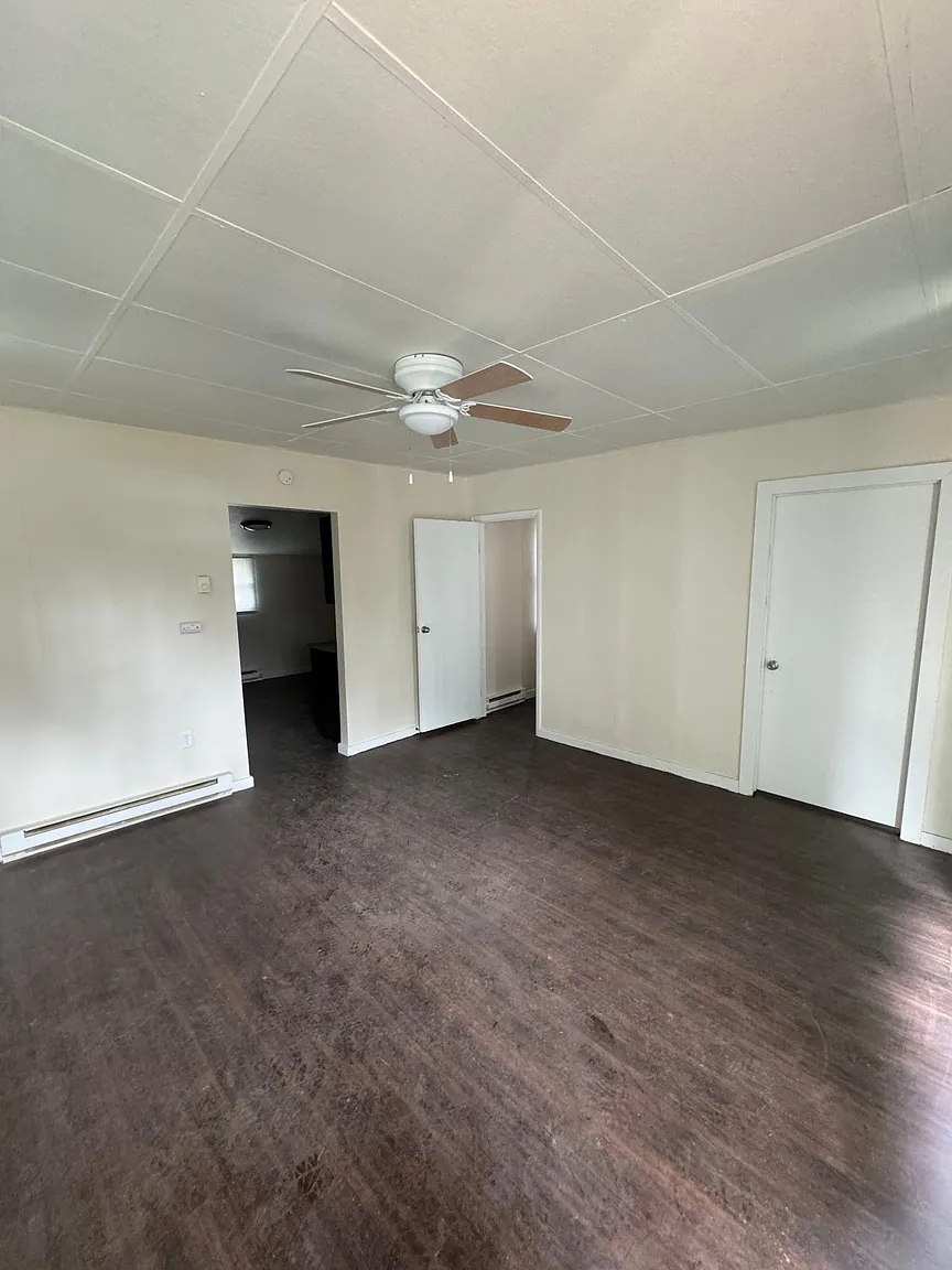 912 Willow Ave photo 1