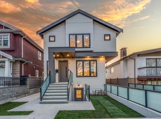 5461 Rhodes St #1, Vancouver, BC V5R 3P1