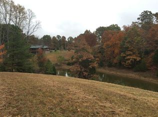 695 Curtis Cemetery Rd, Mc Ewen, TN 37101