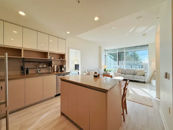 8850 University Cres #105, Burnaby, BC V5A 0C8