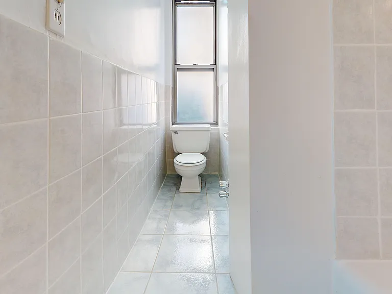 301 E 38th St #7F — Photo 8