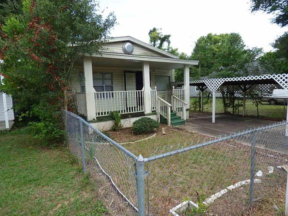 2nd image of 213 E Hernandez St