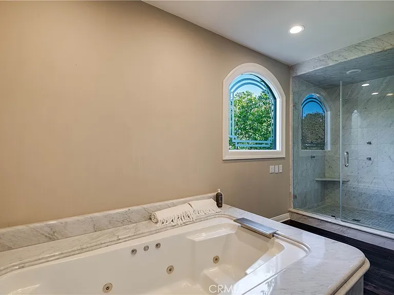 4550 Encino Ave — Photo 19
