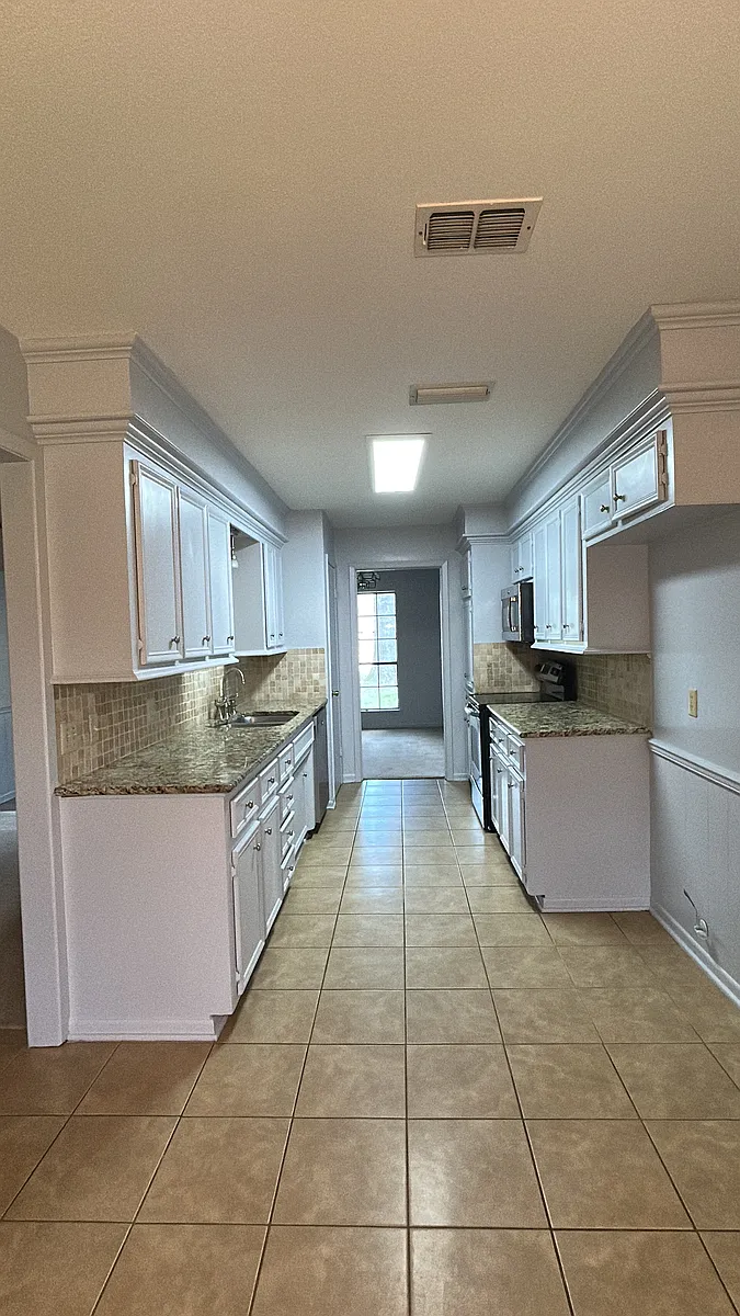 Building Photo - 1412 Woodbridge Dr