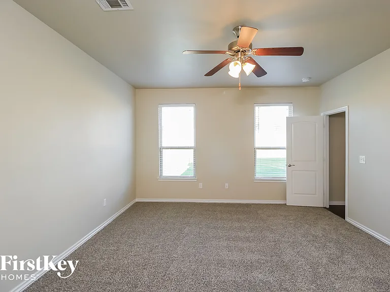 9708 Allie Hope Ln — Photo 7