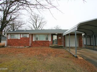 221 E 34th St, Joplin, MO 64804