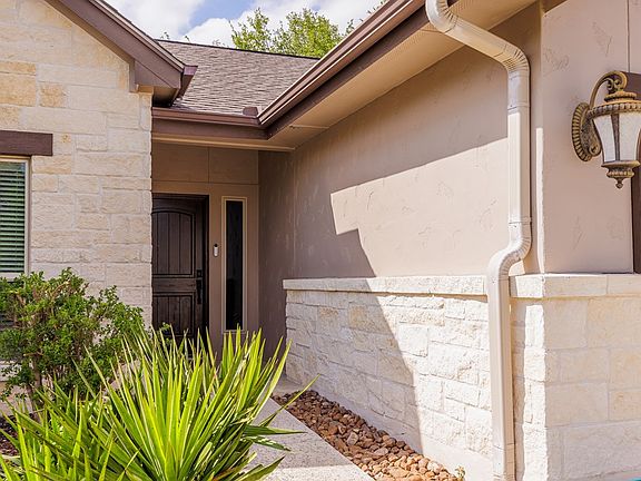 4th image of 656 Oak Valley Dr E