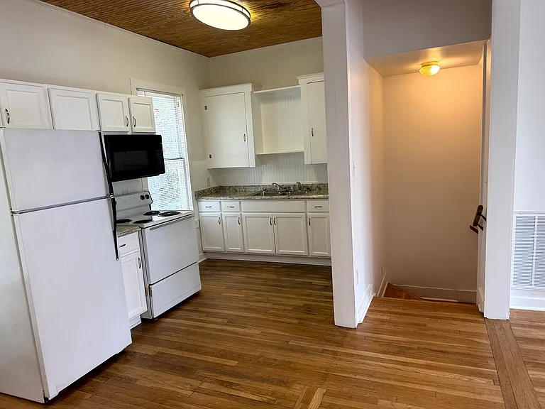 845 Wilkinson St #C — Photo 4