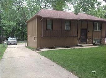 1st image of 808 NW Camelot Pl