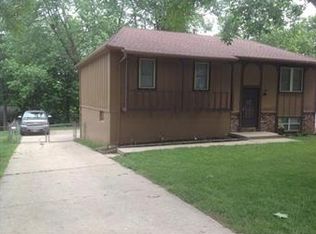 808 NW Camelot Pl, Blue Springs, MO 64015