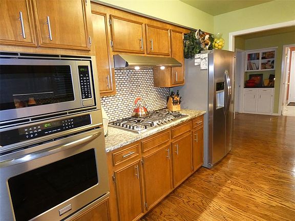 5th image of 1734 Lakeshore Dr