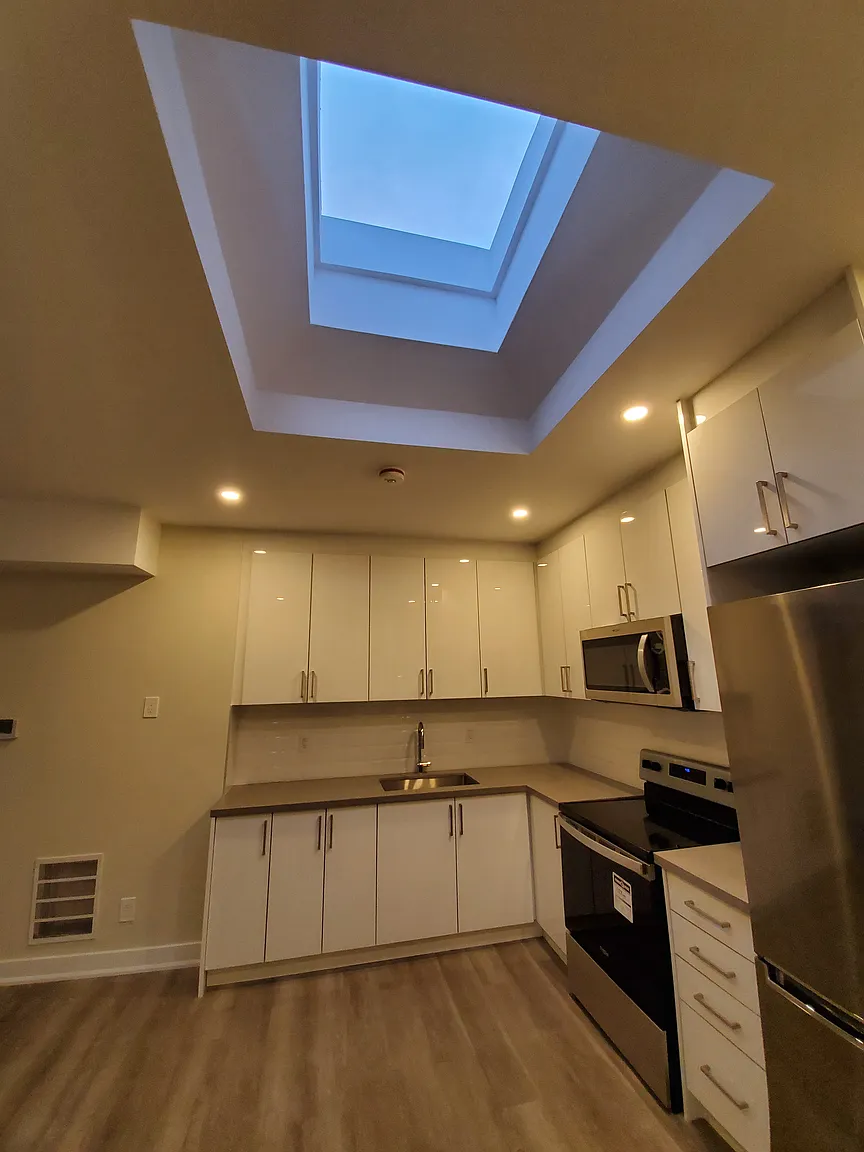 728 Queen St E #1394314 photo 1