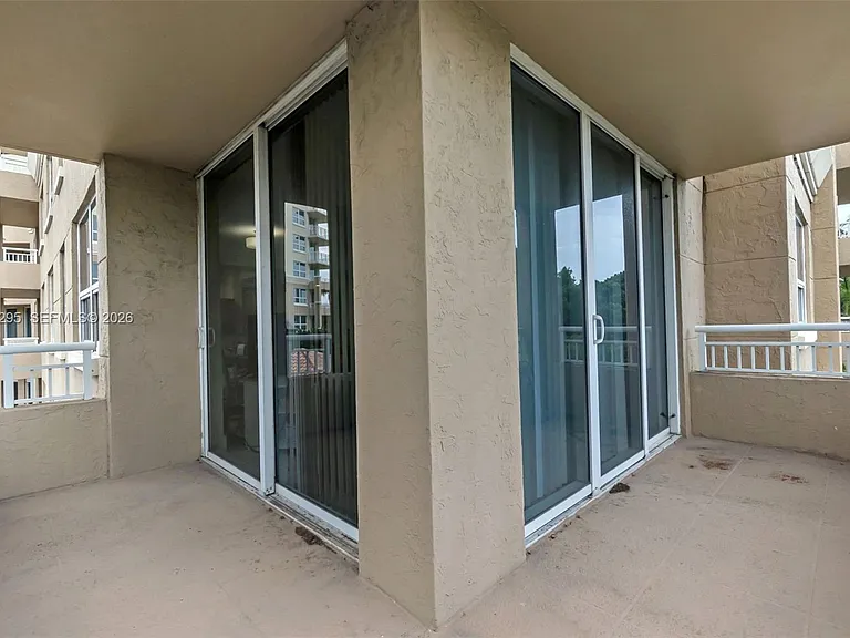 19501 W Country Club Dr #309 — Photo 2