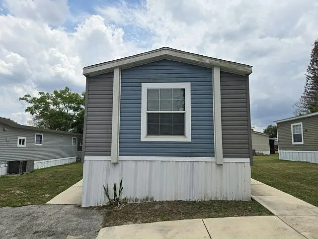 3 bed, 2.0 bath, 1056 sqft, $1,795 — Photo 1