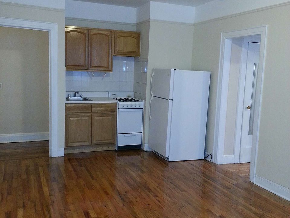 2nd image of 2303 28th Ave APT 1B