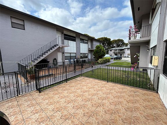4th image of 13300 SW 17th Ln #10-3