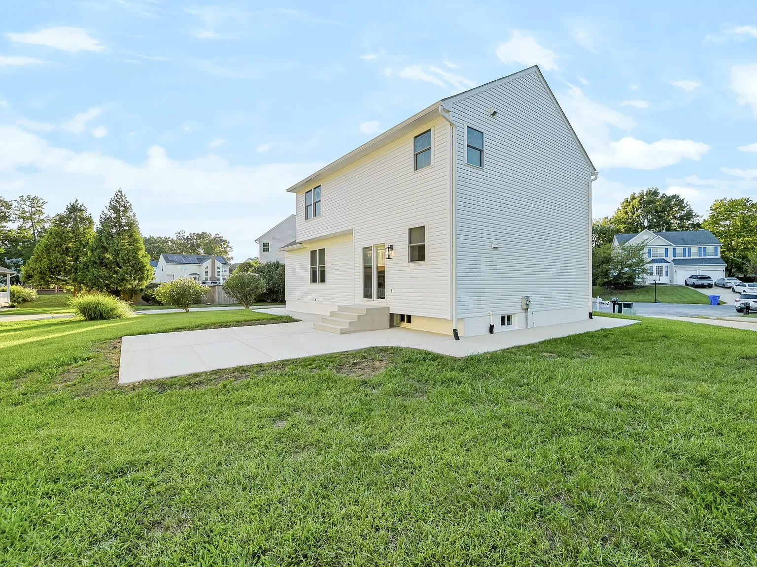 3 bed, 2.5 bath, 1824 sqft, $3,300 — Photo 3