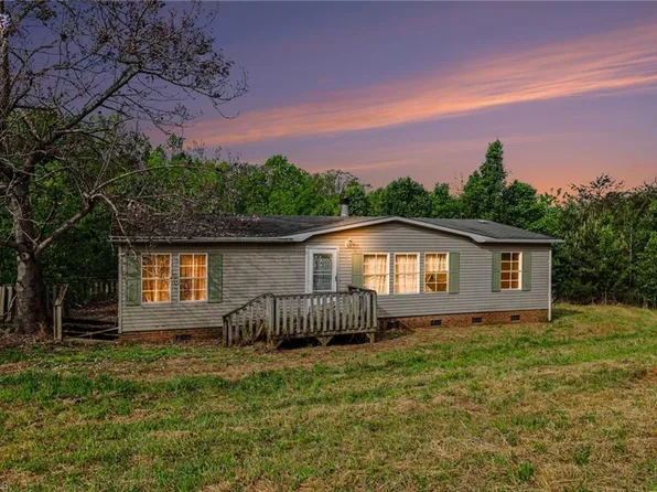 1376 Harris Rd, Walnut Cove, NC 27052