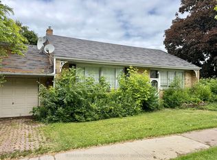 132 Rathburn Rd, Toronto, ON M9B 2K8